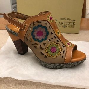 L’Artiste by Spring Step Belen Heeled Sandal - 7.5M (38 Euro)